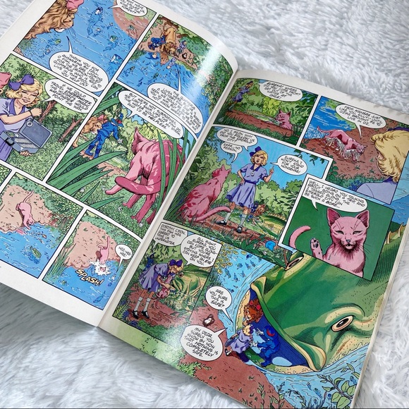 Secret Island of Oz Graphic Novel - Picture 2 of 3